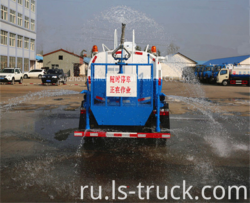 WATER SPRINKLER TRUCK